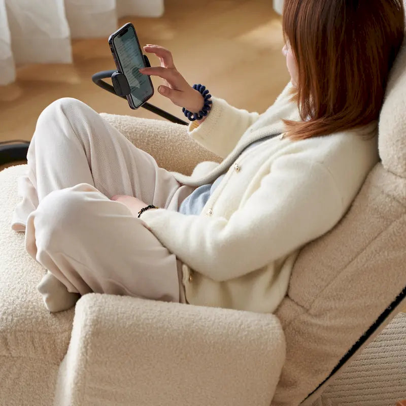 Fauteuil inclinable pivotant en bouclé beige avec support de téléphone, appui-tête réglable et dossier réglable