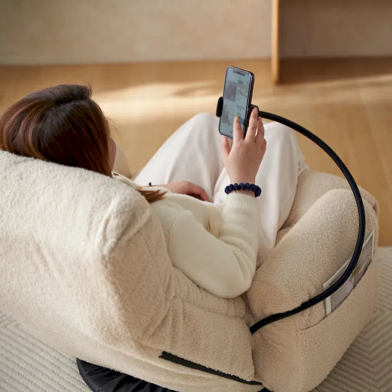 Fauteuil inclinable pivotant en bouclé beige avec support de téléphone, appui-tête réglable et dossier réglable